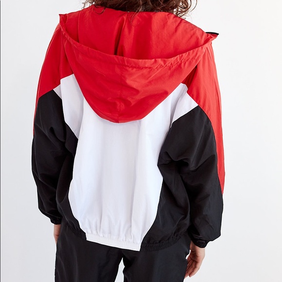 Aritzia Windbreaker Jacket ✨ - Picture 4 of 8